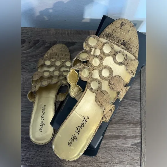 Easy Street Circular Cutouts Artisanal Cork Upper With Gold Accents Sandals Sz 9