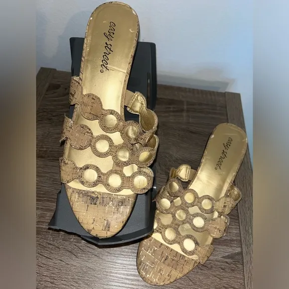 Easy Street Circular Cutouts Artisanal Cork Upper With Gold Accents Sandals Sz 9