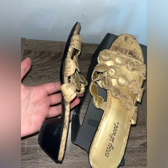 Easy Street Circular Cutouts Artisanal Cork Upper With Gold Accents Sandals Sz 9