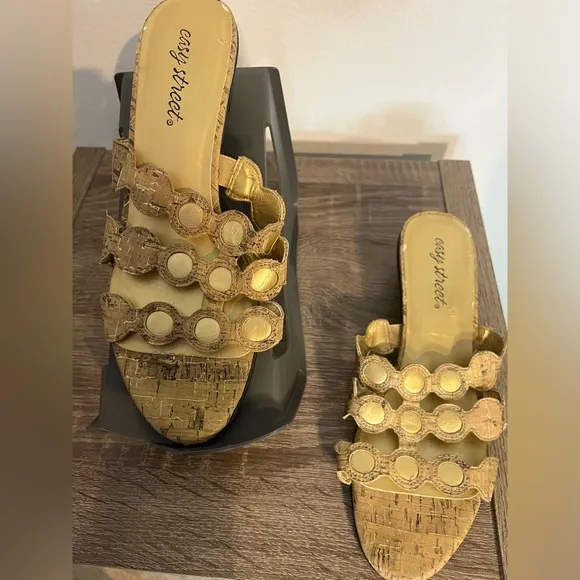 Easy Street Circular Cutouts Artisanal Cork Upper With Gold Accents Sandals Sz 9