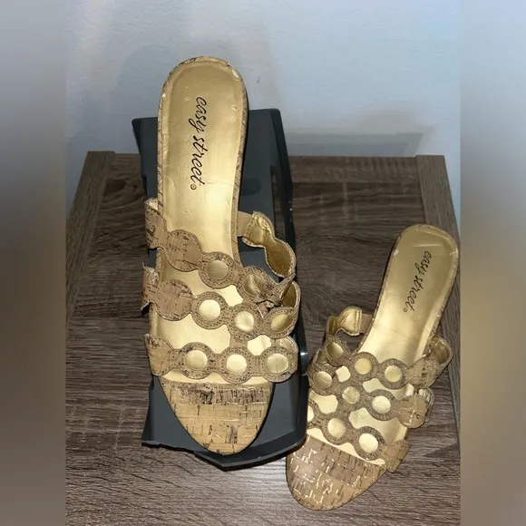Easy Street Circular Cutouts Artisanal Cork Upper With Gold Accents Sandals Sz 9