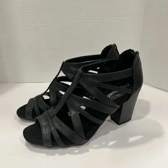 Easy Street Womens Amaze Heeled Sandals. Size: 7. Color:‎ Black