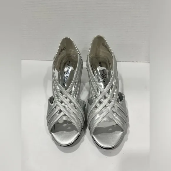 Easy Street Womens Oceana Peep Toe‎ Stiletto Heel Pumps. Size 6W. Color: Silver