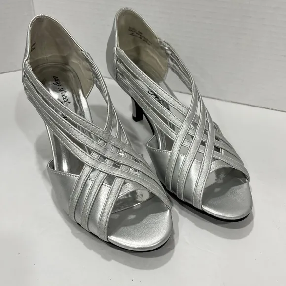 Easy Street Womens Oceana Peep Toe‎ Stiletto Heel Pumps. Size 6W. Color: Silver