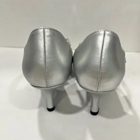 Easy Street Womens Oceana Peep Toe‎ Stiletto Heel Pumps. Size 6W. Color: Silver