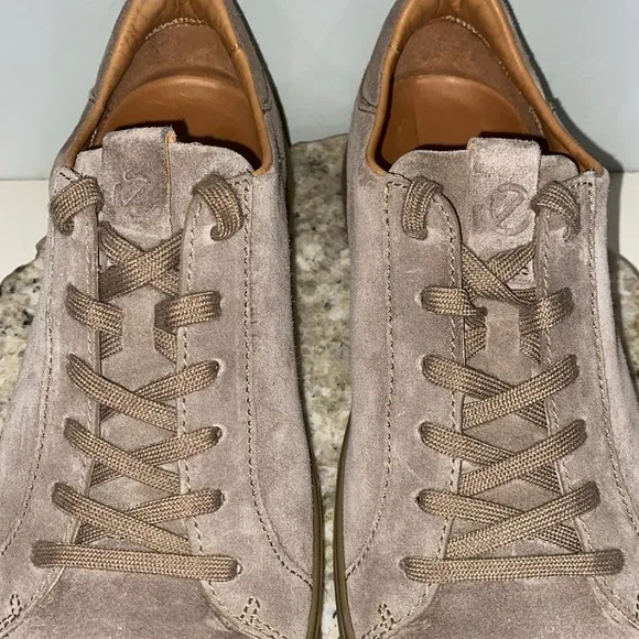 ECCO MEN'S STREET TRAY CLASSIC SNEAKER Navajo Brown Suede Size 8