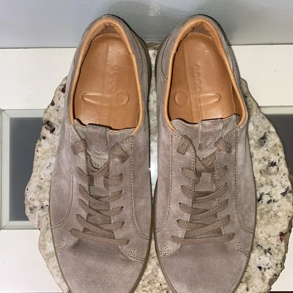 ECCO MEN'S STREET TRAY CLASSIC SNEAKER Navajo Brown Suede Size 8