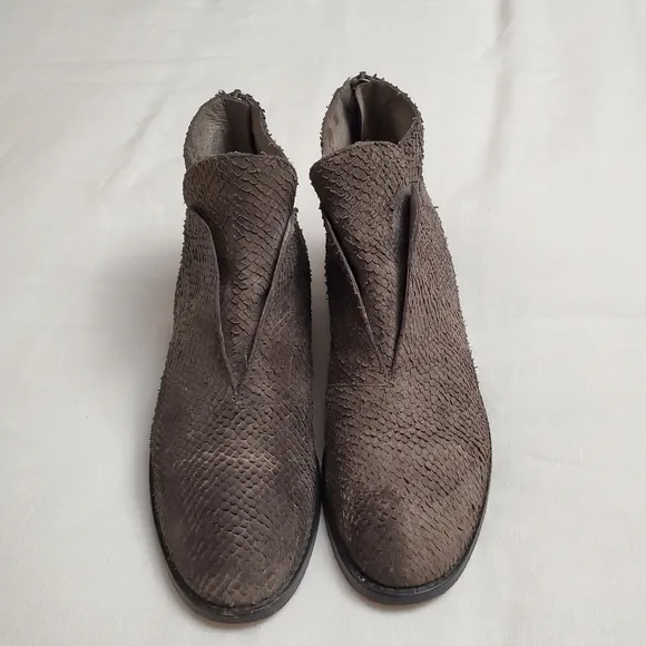 Eileen Fischer Women's Gray Textured Leather Ankle Boots Size 9 Classic Boho