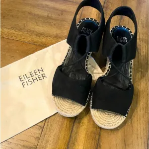 Eileen Fisher Espadrille Wedge Sandal in Black, 6.5,Summer Travel Minimalist
