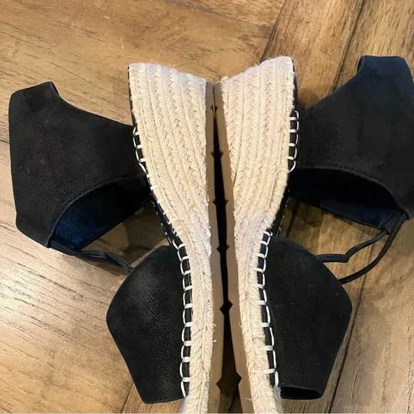 Eileen Fisher Espadrille Wedge Sandal in Black, 6.5,Summer Travel Minimalist