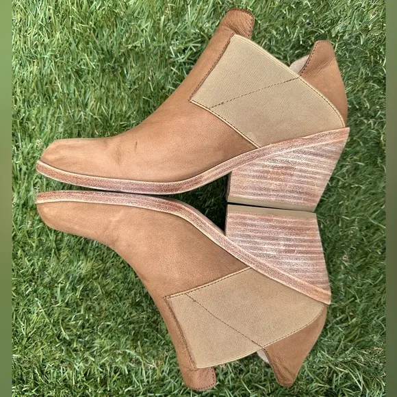Eileen Fisher Even Nubuck Minimalistic Western Boho SlipOn Block Heel Ankle Boot