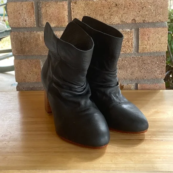 ELF Velvet Moon Black Foldover Leather Chunky Heeled Boots Size 9