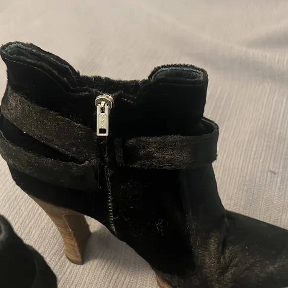 Elizabeth and James pointed toe ankle boots velvet  SZ 8 club wear going out