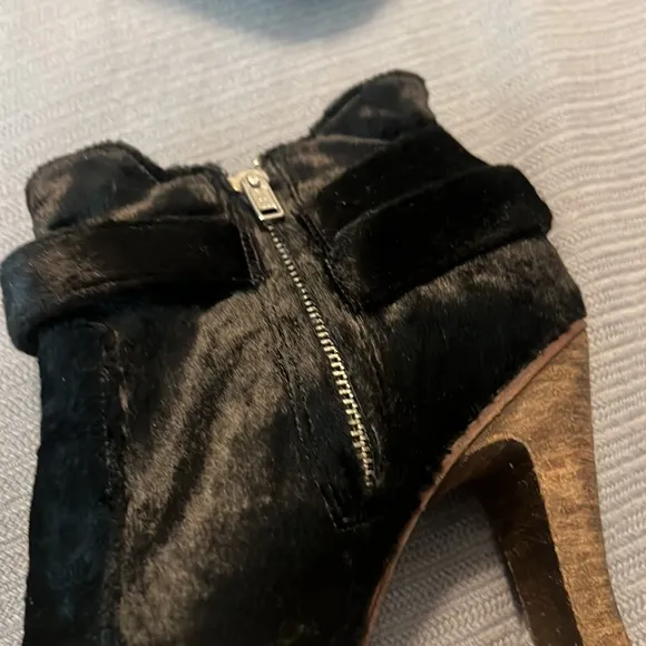 Elizabeth and James pointed toe ankle boots velvet  SZ 8 club wear going out