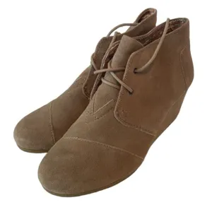 EUC TOMS Clare ankle boot in Taupe size 10