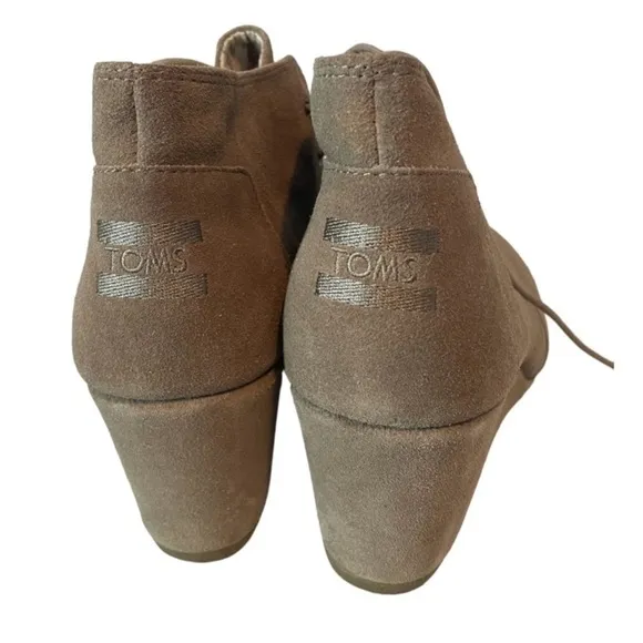 EUC TOMS Clare ankle boot in Taupe size 10