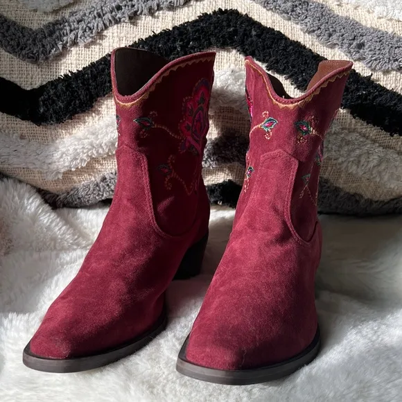 FARM RIO Marsala Boho EMBROIDERED Western ankle booties Size 7 US 36 EU