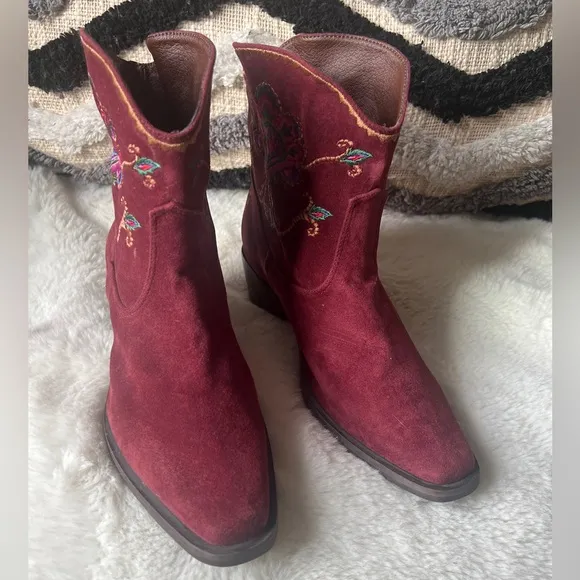 FARM RIO Marsala Boho EMBROIDERED Western ankle booties Size 7 US 36 EU