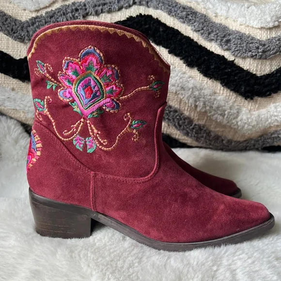 FARM RIO Marsala Boho EMBROIDERED Western ankle booties Size 7 US 36 EU