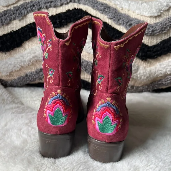 FARM RIO Marsala Boho EMBROIDERED Western ankle booties Size 7 US 36 EU