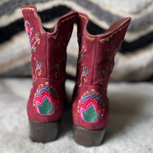 FARM RIO Marsala Boho EMBROIDERED Western ankle booties Size 7 US 36 EU