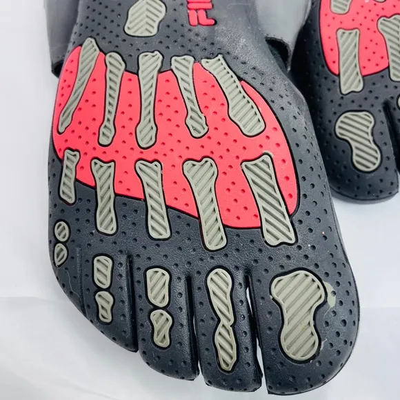 FILA SkeleToes Mens Sz 13 Shoes EZ-Slide Black Minimalist Barefoot Running Water
