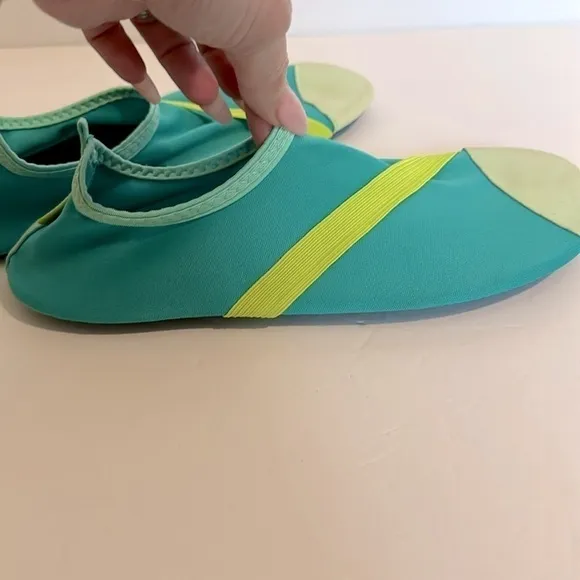 FitKicks Foldable Active Footwear Barefoot Yoga Shoes Womans Large 8.5-9.5