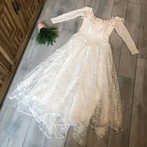Florencia fume vintage 80s lace gown.