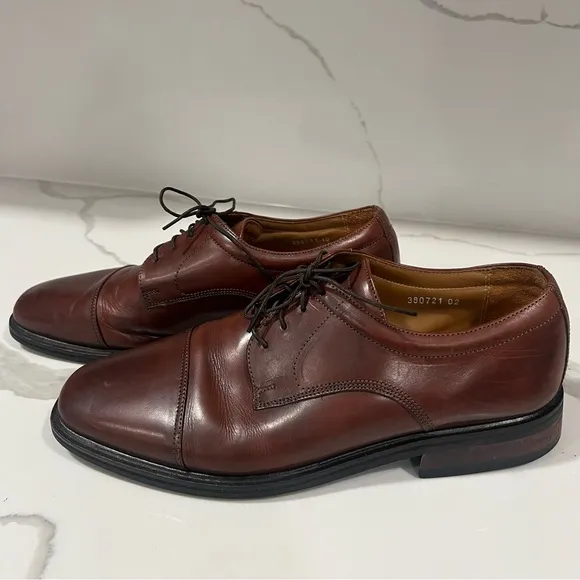Floresheim men's brown leather dress shoes size 10.5 D. Please see wear.