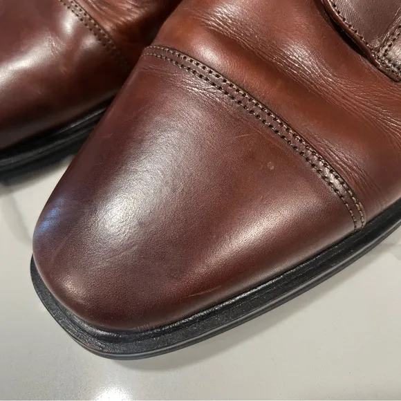 Floresheim men's brown leather dress shoes size 10.5 D. Please see wear.