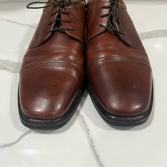 Floresheim men's brown leather dress shoes size 10.5 D. Please see wear.