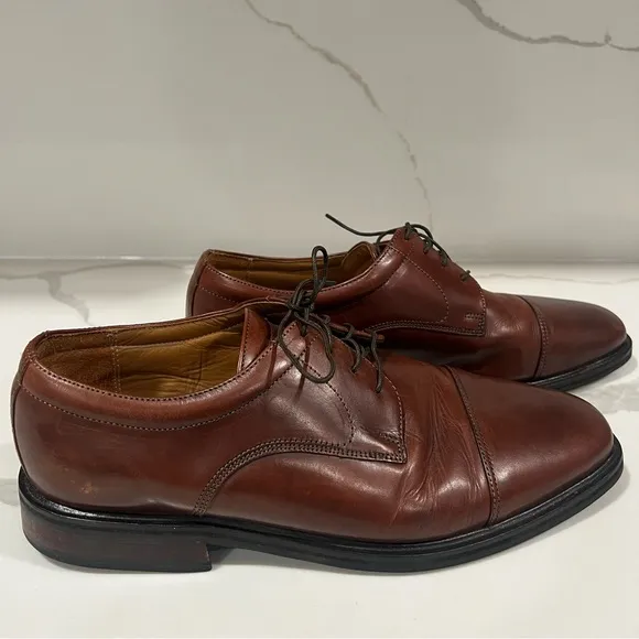 Floresheim men's brown leather dress shoes size 10.5 D. Please see wear.