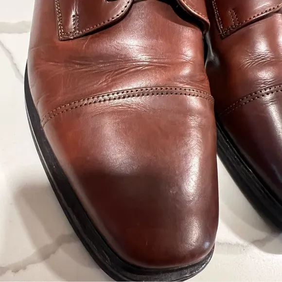Floresheim men's brown leather dress shoes size 10.5 D. Please see wear.