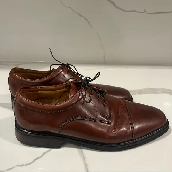 Floresheim men's brown leather dress shoes size 10.5 D. Please see wear.