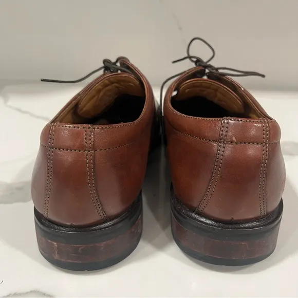 Floresheim men's brown leather dress shoes size 10.5 D. Please see wear.
