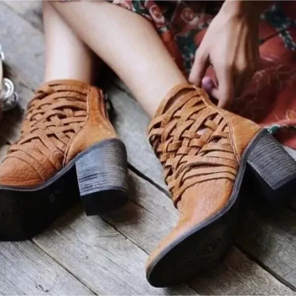 Free People Carrera Bootie Ankle Boots Size‎ 41 Western Boho Cowgirl Distressed