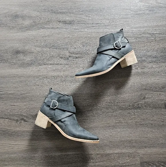 Free People Dark Gray Back Loop Ankle Boots NWOB Size 38/7.5
