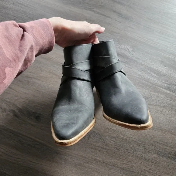 Free People Dark Gray Back Loop Ankle Boots NWOB Size 38/7.5