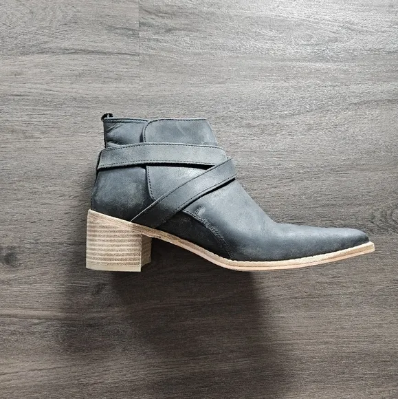 Free People Dark Gray Back Loop Ankle Boots NWOB Size 38/7.5