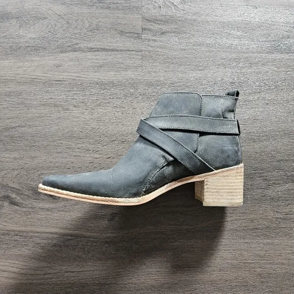 Free People Dark Gray Back Loop Ankle Boots NWOB Size 38/7.5