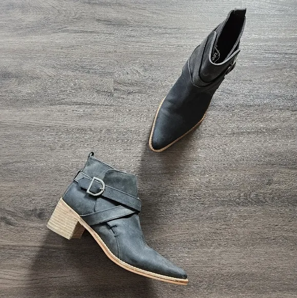 Free People Dark Gray Back Loop Ankle Boots NWOB Size 38/7.5