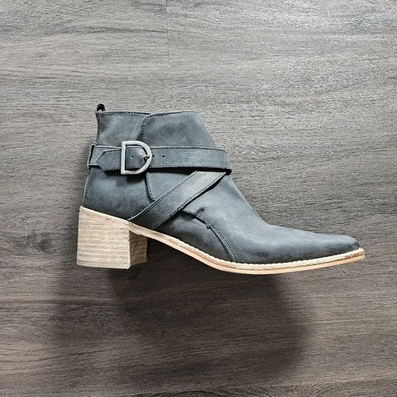 Free People Dark Gray Back Loop Ankle Boots NWOB Size 38/7.5