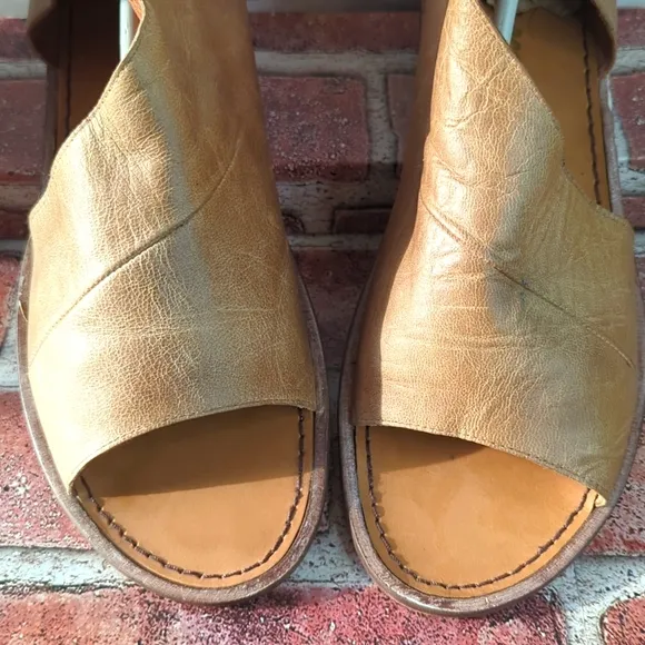 Free People Mont Blanc Women's 9 European 40 Tan Asymmetrical D'Orsay Leather