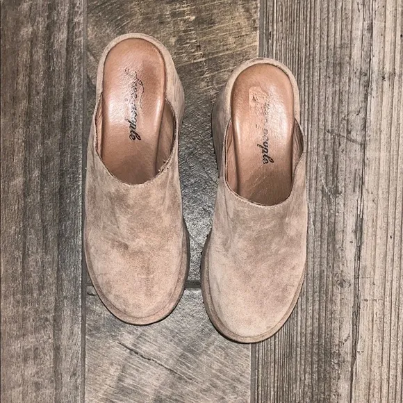 Free People Tan Suede leather Mules Chunky 4”Heel