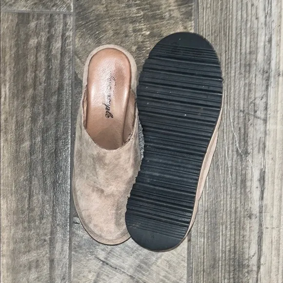 Free People Tan Suede leather Mules Chunky 4”Heel