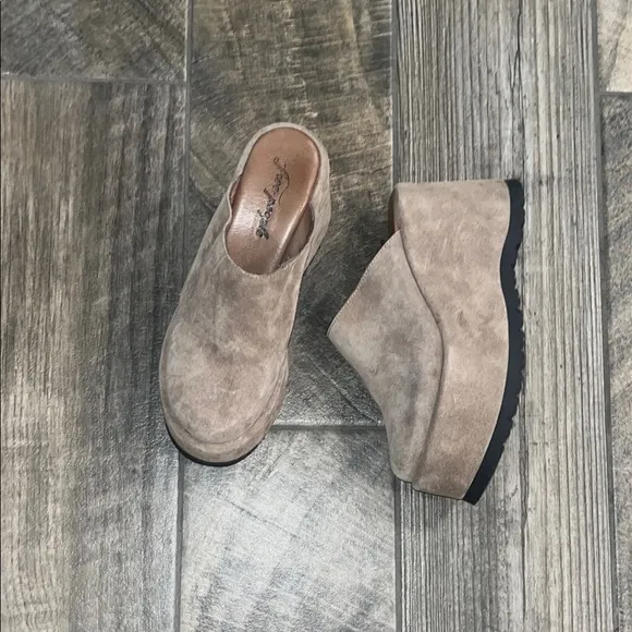 Free People Tan Suede leather Mules Chunky 4”Heel