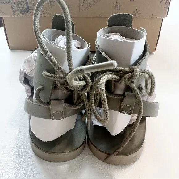 FREE PEOPLE Vacation Day Strap Leather Bohemian Sandal In Sky Size 38 US Size 8