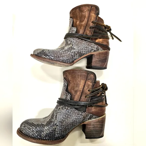 Freebird Casey Leather Snake Skin Textured Ankle Boots Sz 9