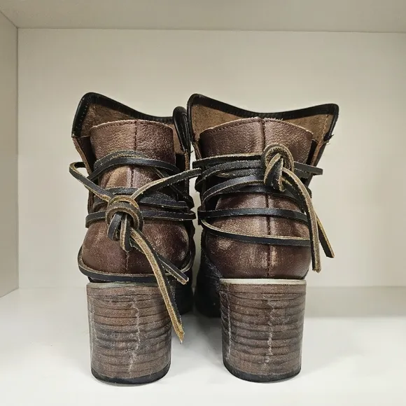 Freebird Casey Leather Snake Skin Textured Ankle Boots Sz 9
