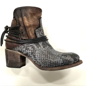 Freebird Casey Leather Snake Skin Textured Ankle Boots Sz 9